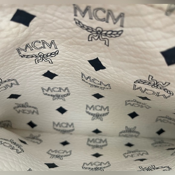 MCM WHITE BOSTON BAG W/MCM STRAP⭐️BEAUTIFUL-CONDITION⭐️💯AuThEnTiC⭐️COA - Picture 6 of 17